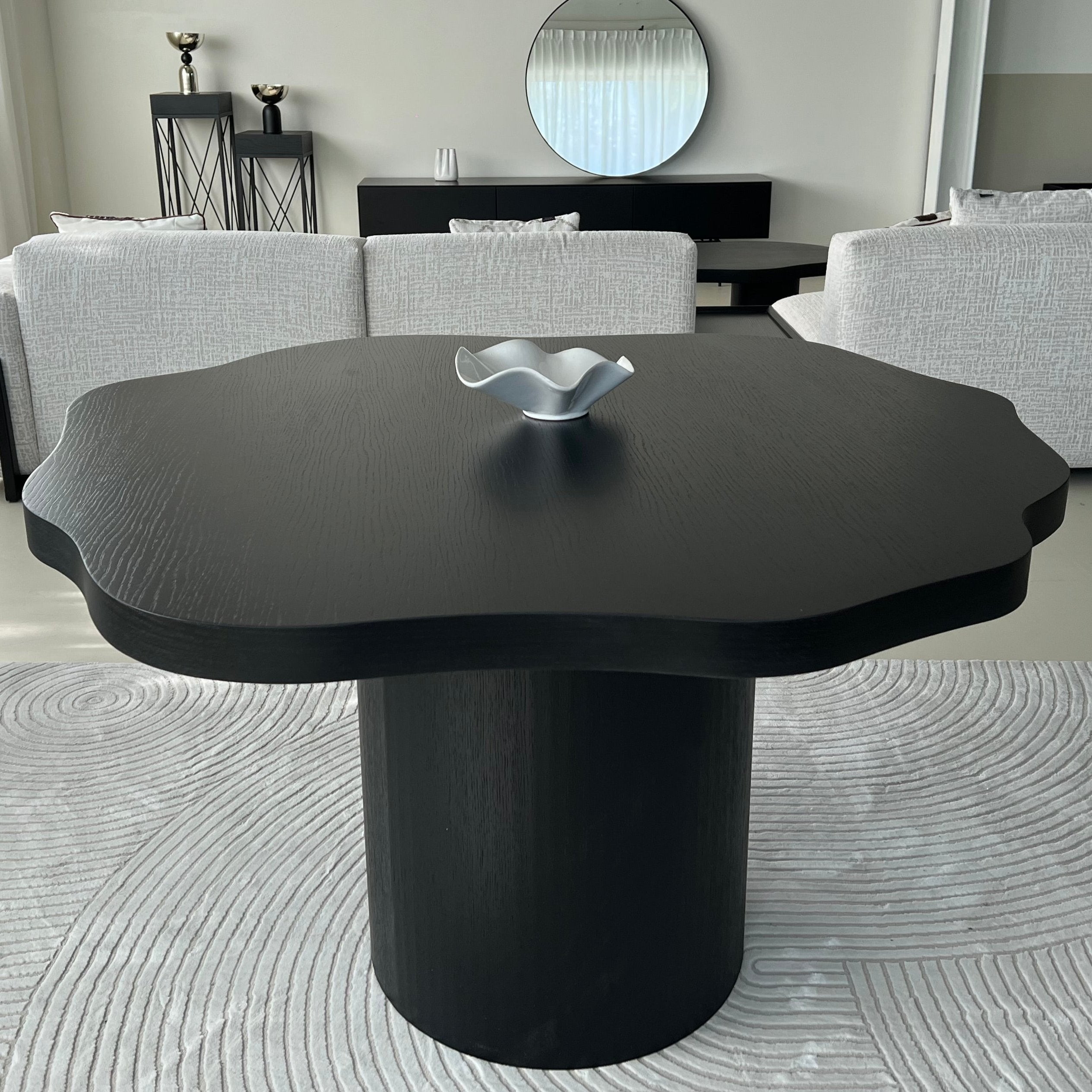 Bugatti Yemek Masası – Yuvarlak, Siyah Meşe